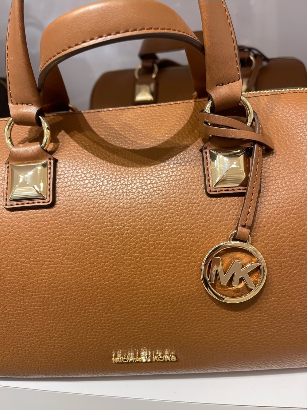 MICHAEL KORS Grayson Medium Pebbled Leather Duffel Bag
Luggage
NWT - Picture 5 of 12